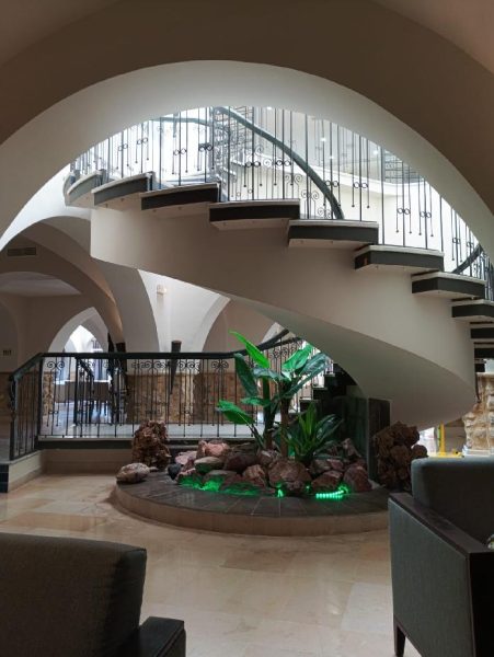 Tunisko schodiště v hotelu