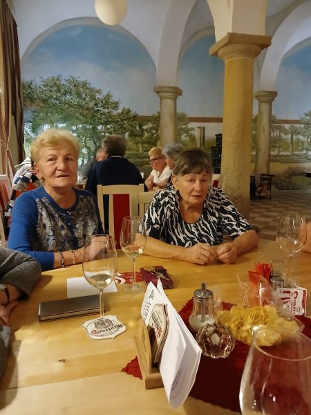 večer v hotelu